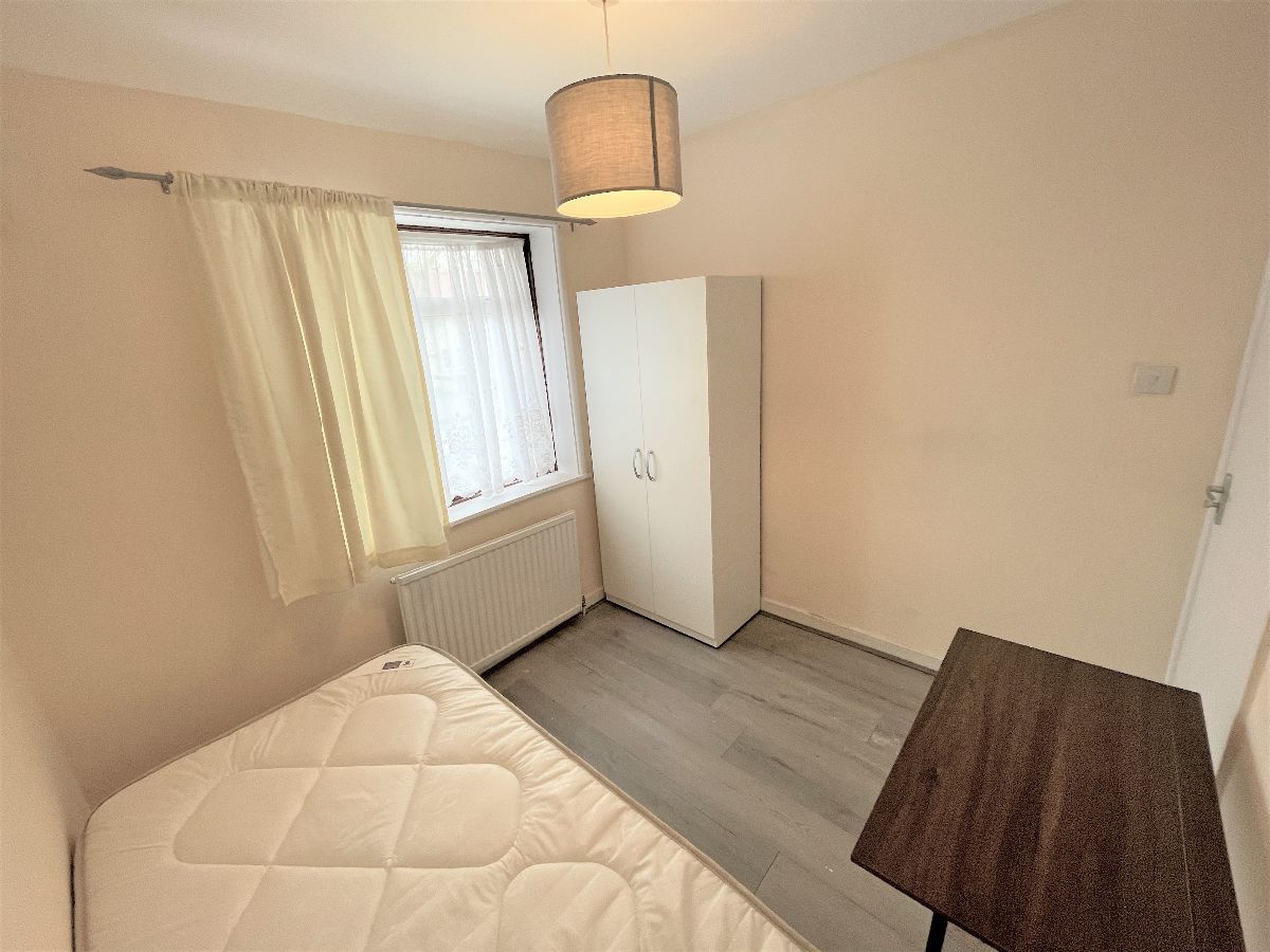 Room to rent in Abbots Road, Edgware HA8 Zoopla