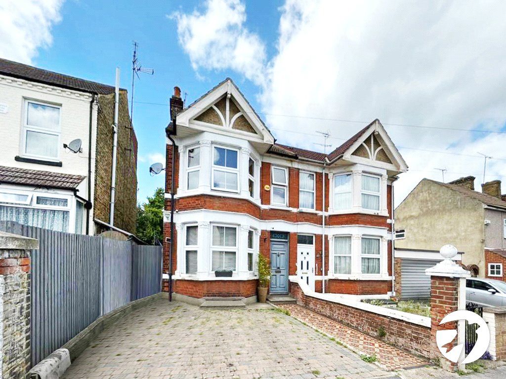 6 bed semidetached house to rent in Napier Road, Gillingham, Kent ME7