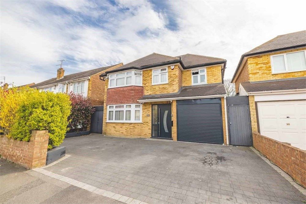 5 bed detached house for sale in Amanda Court, Langley SL3 Zoopla