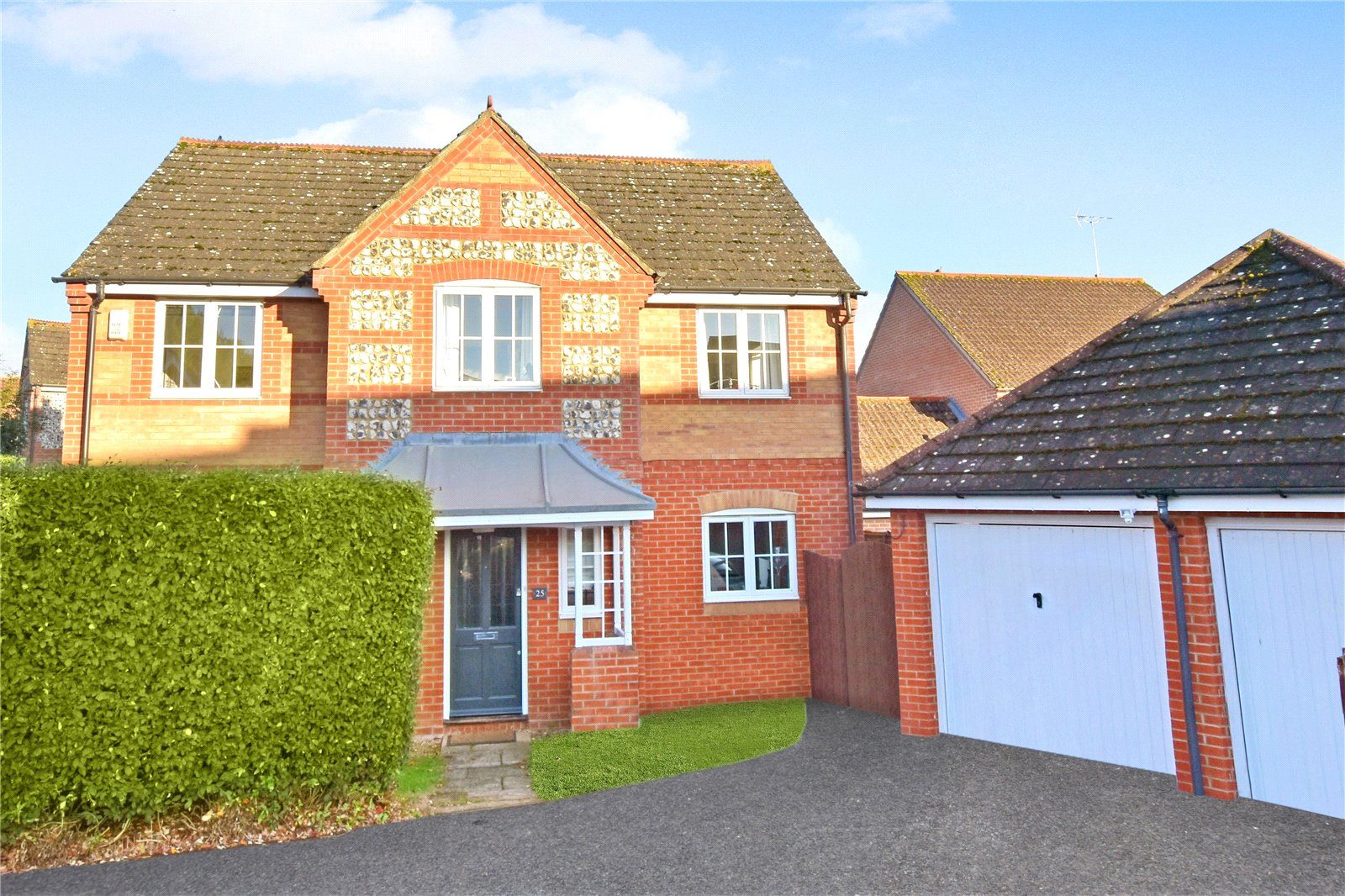 4 bed detached house for sale in Cowslip Crescent, Thatcham RG18 Zoopla