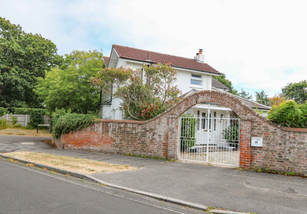 4 bed detached house for sale in Bacon Lane, Hayling Island PO11 Zoopla