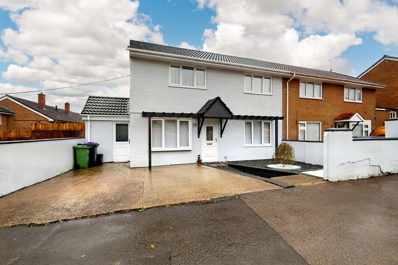 4 bed semidetached house for sale in Maendy Way, Pontnewydd, Cwmbran