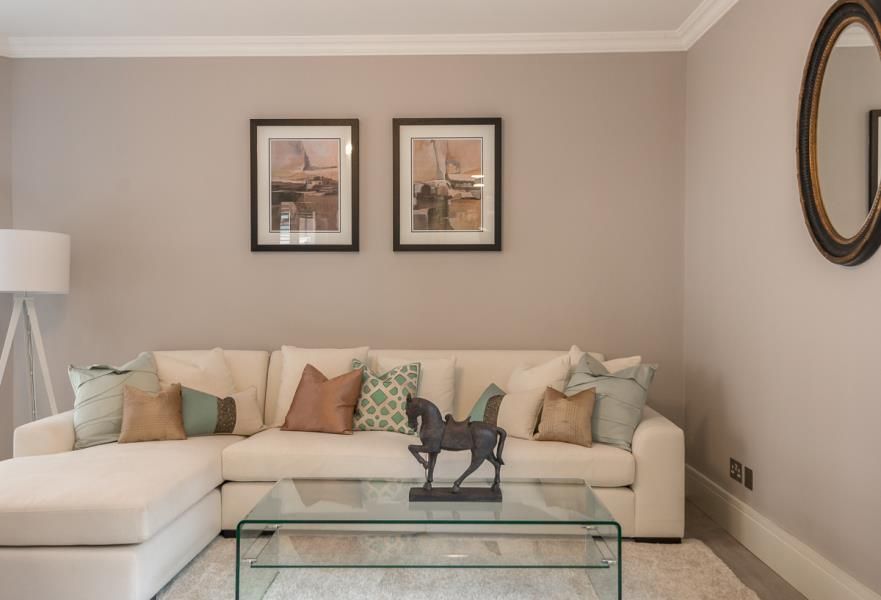 Clarges Mews, London W1J  