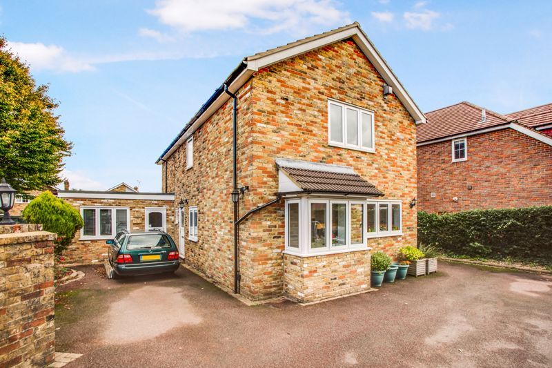 5 bed detached house for sale in Cherry Grove, Holmer Green, High HP15 Zoopla