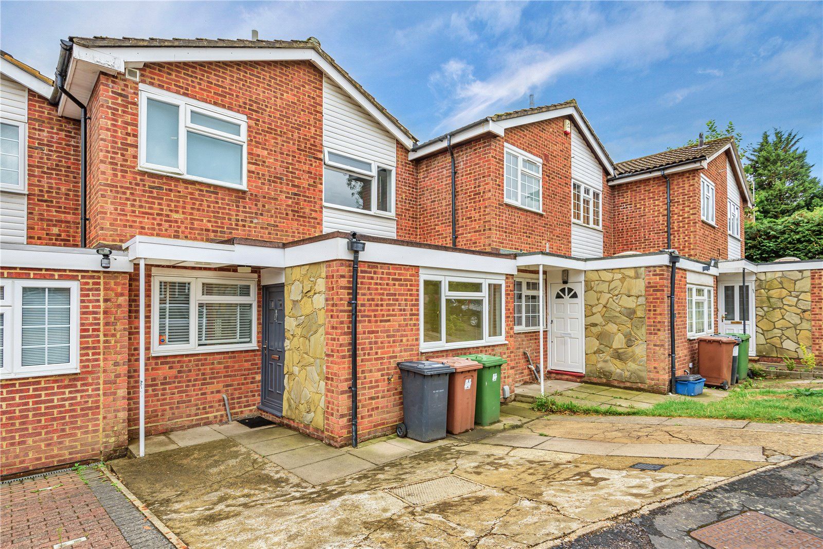 3 bed semidetached house for sale in Howard Close, Bushey Heath