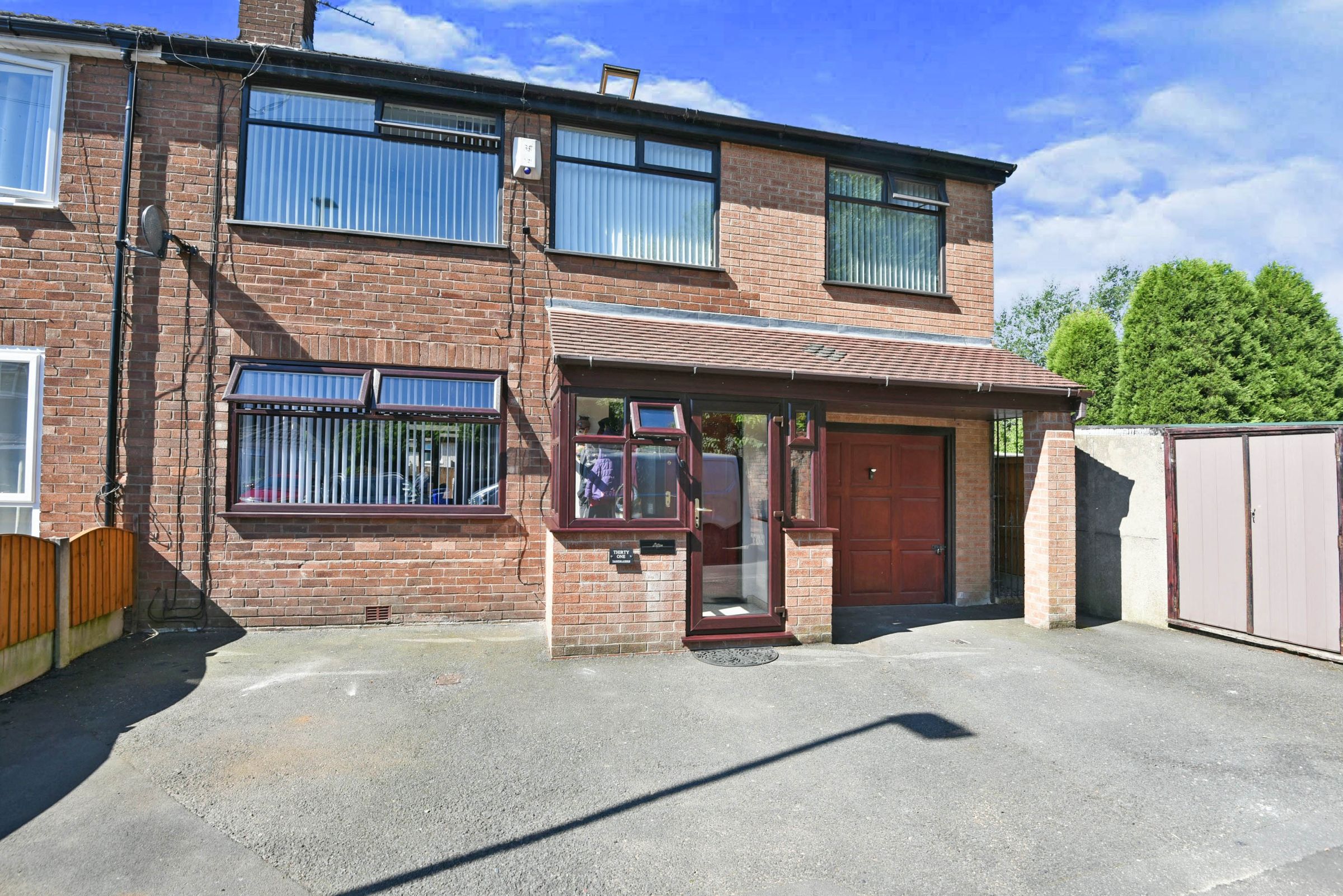 4 bed semidetached house for sale in Taunton Avenue, AshtonUnderLyne, Greater Manchester OL7