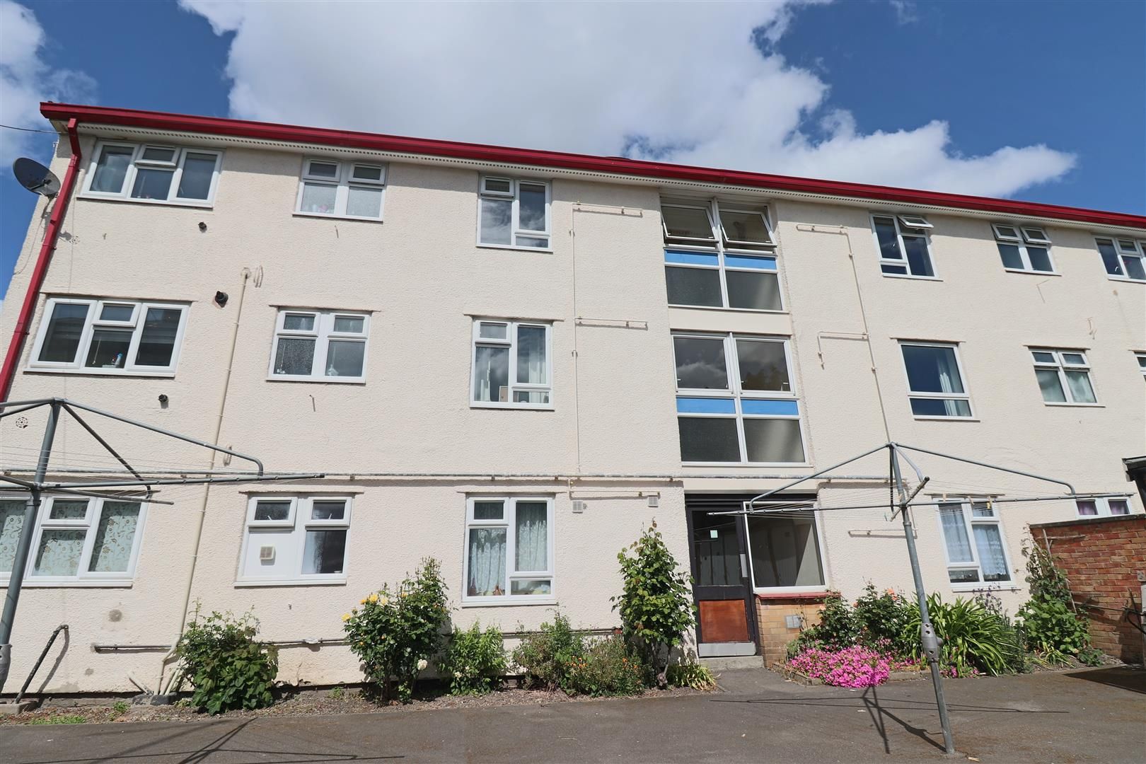 2 bed flat for sale in Montgomery Road, Farnborough GU14 Zoopla