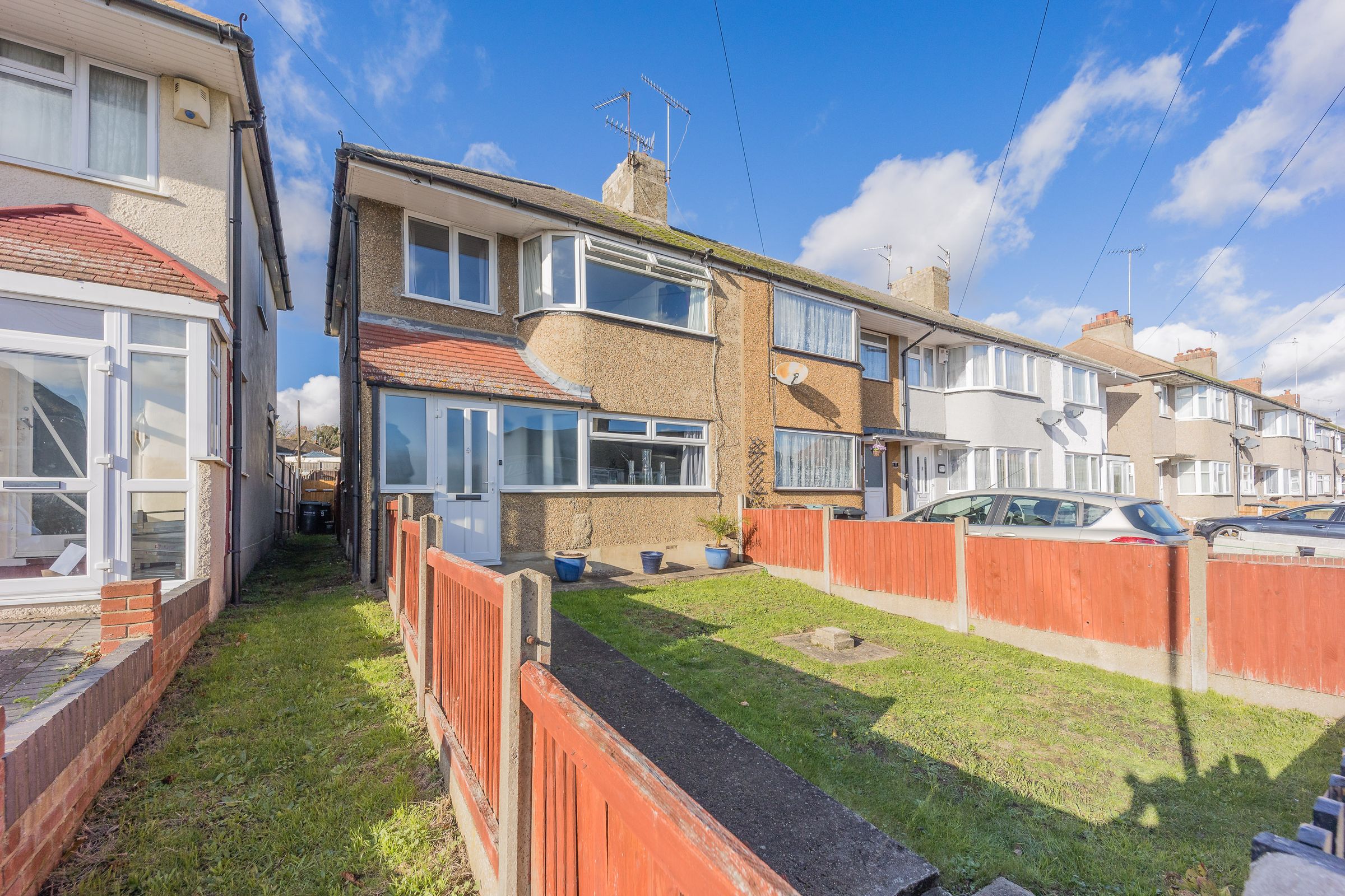 3 bed semidetached house for sale in Denton Court Road, Gravesend