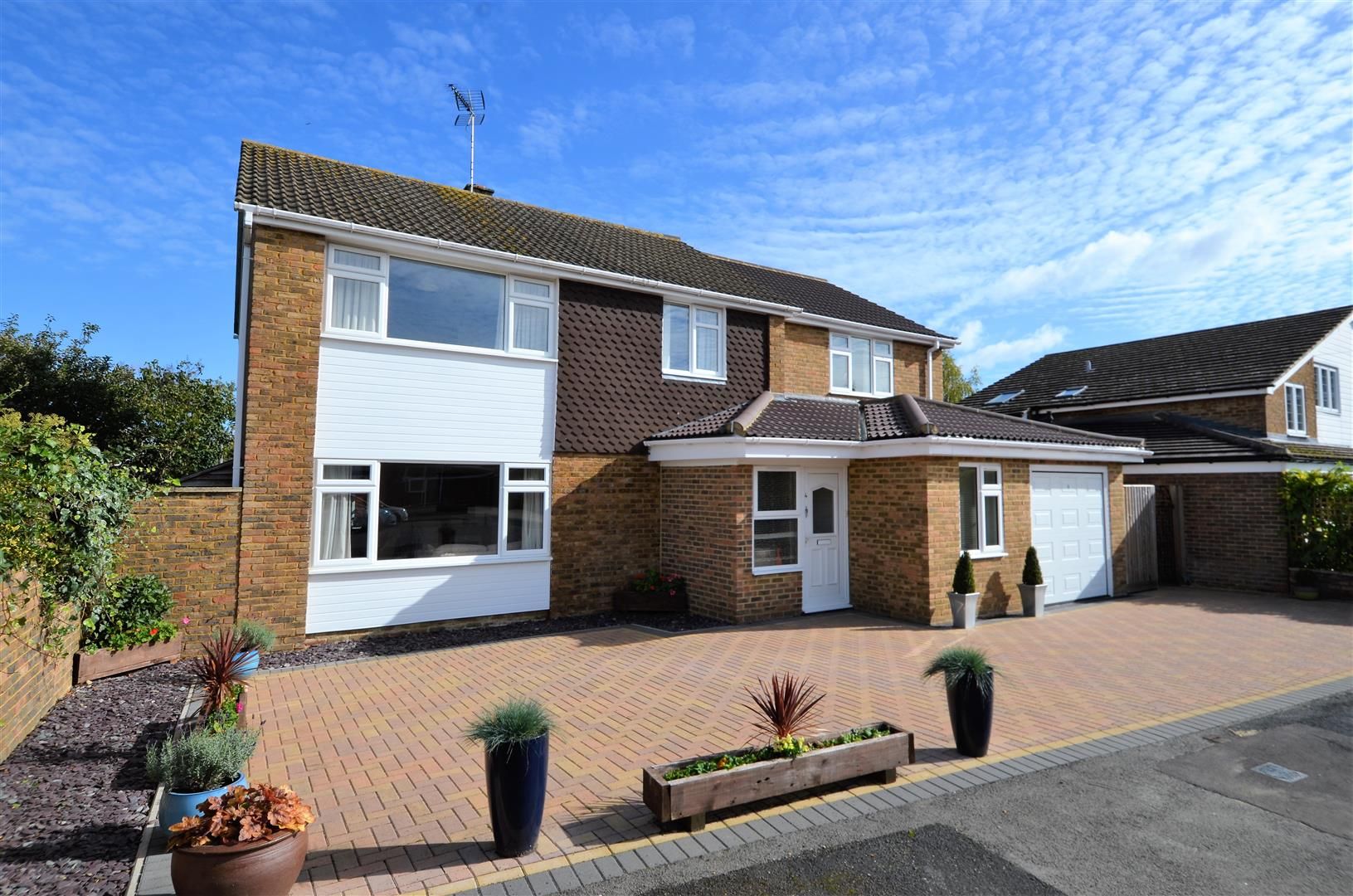 5 bed detached house for sale in Purbeck Close, Aylesbury HP21 Zoopla