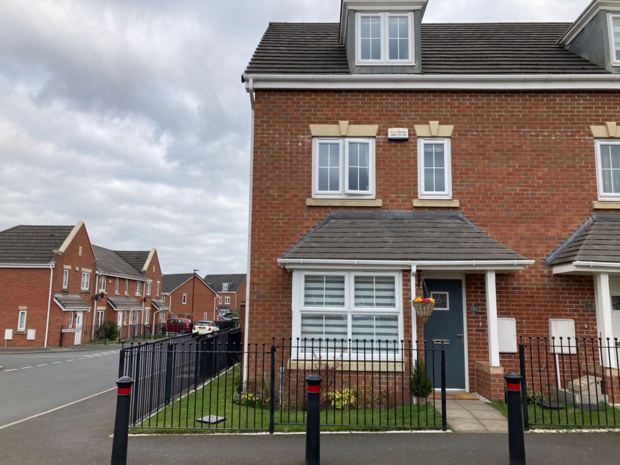4 bed semidetached house for sale in Stoneycroft Road, Sheffield S13
