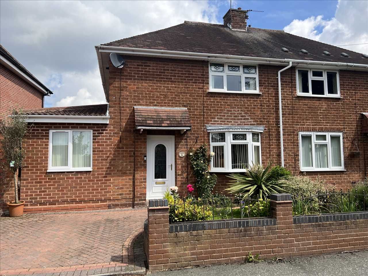 3 bed semidetached house for sale in Parker Road, Wednesfield