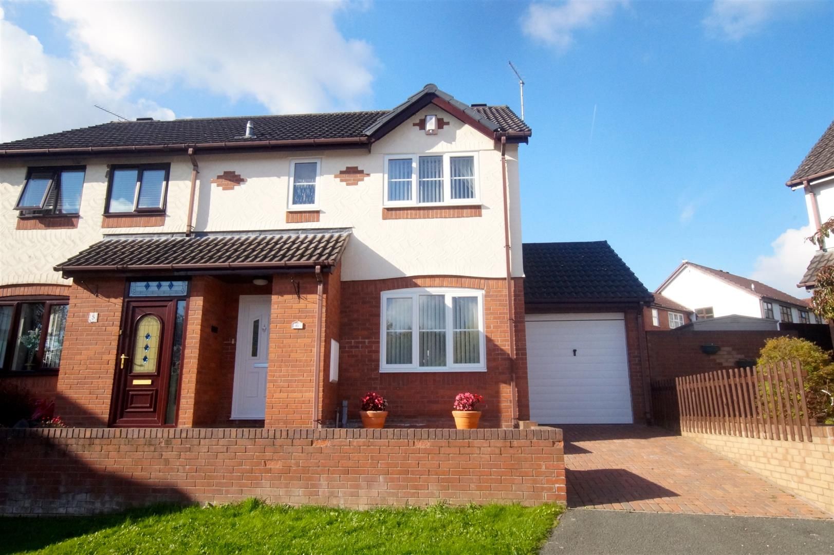 3 bed semidetached house for sale in Brook Close, Abenbury, Wrexham