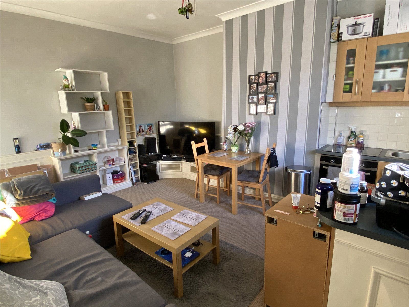 2 bed terraced house to rent in Carlinghow Lane, Batley, West Yorkshire