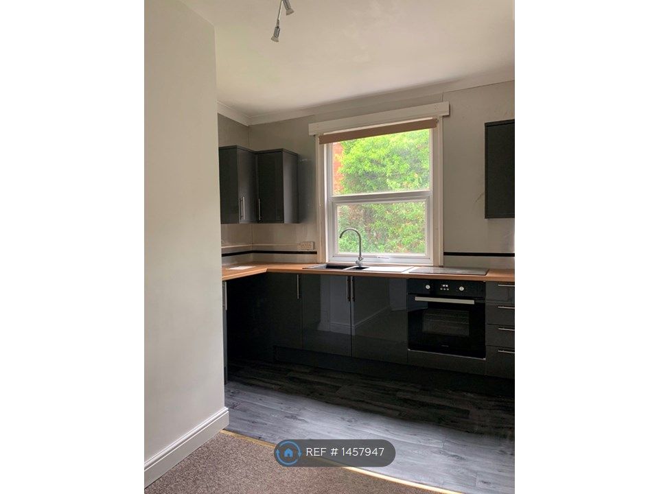 2 bed flat to rent in Leek, Leek ST13 Zoopla