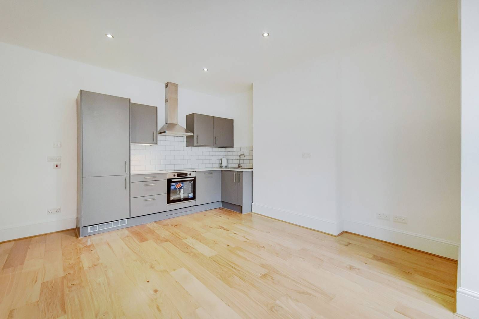 2 bed flat for sale in Pendle Road, Furzedown, London SW16 Zoopla