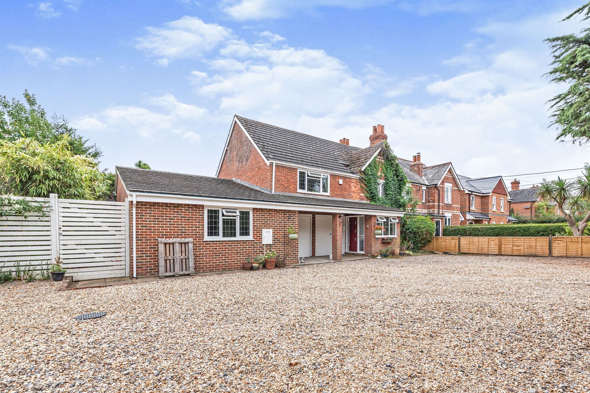 3 bed end terrace house for sale in Cutbush Close, Lower Earley