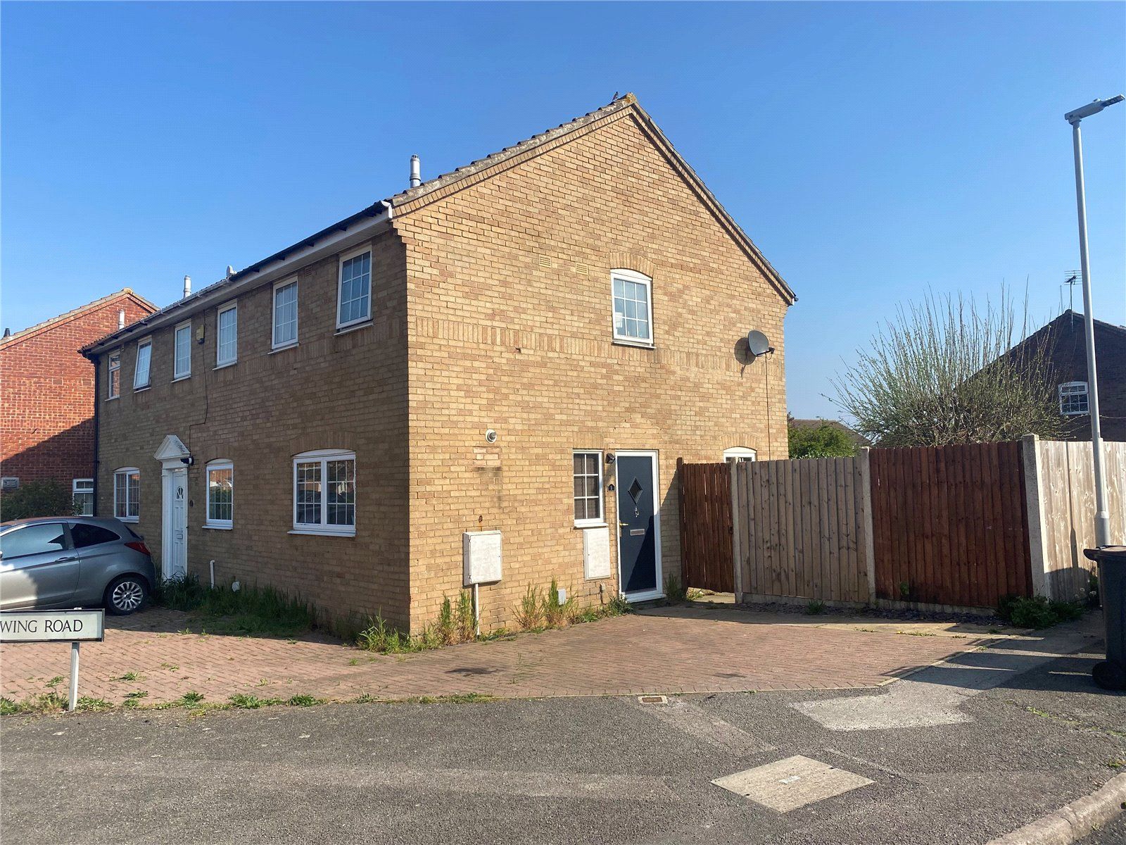 2 bed end terrace house for sale in Lapwing Road, Luton, Bedfordshire