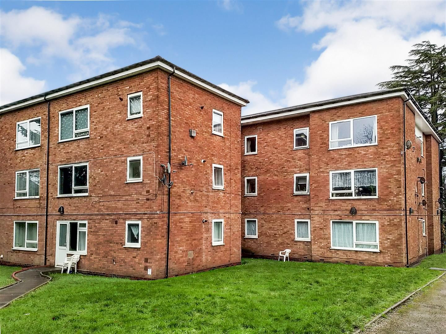 2 bed flat for sale in Alcester Road South, Kings Heath, Birmingham B14