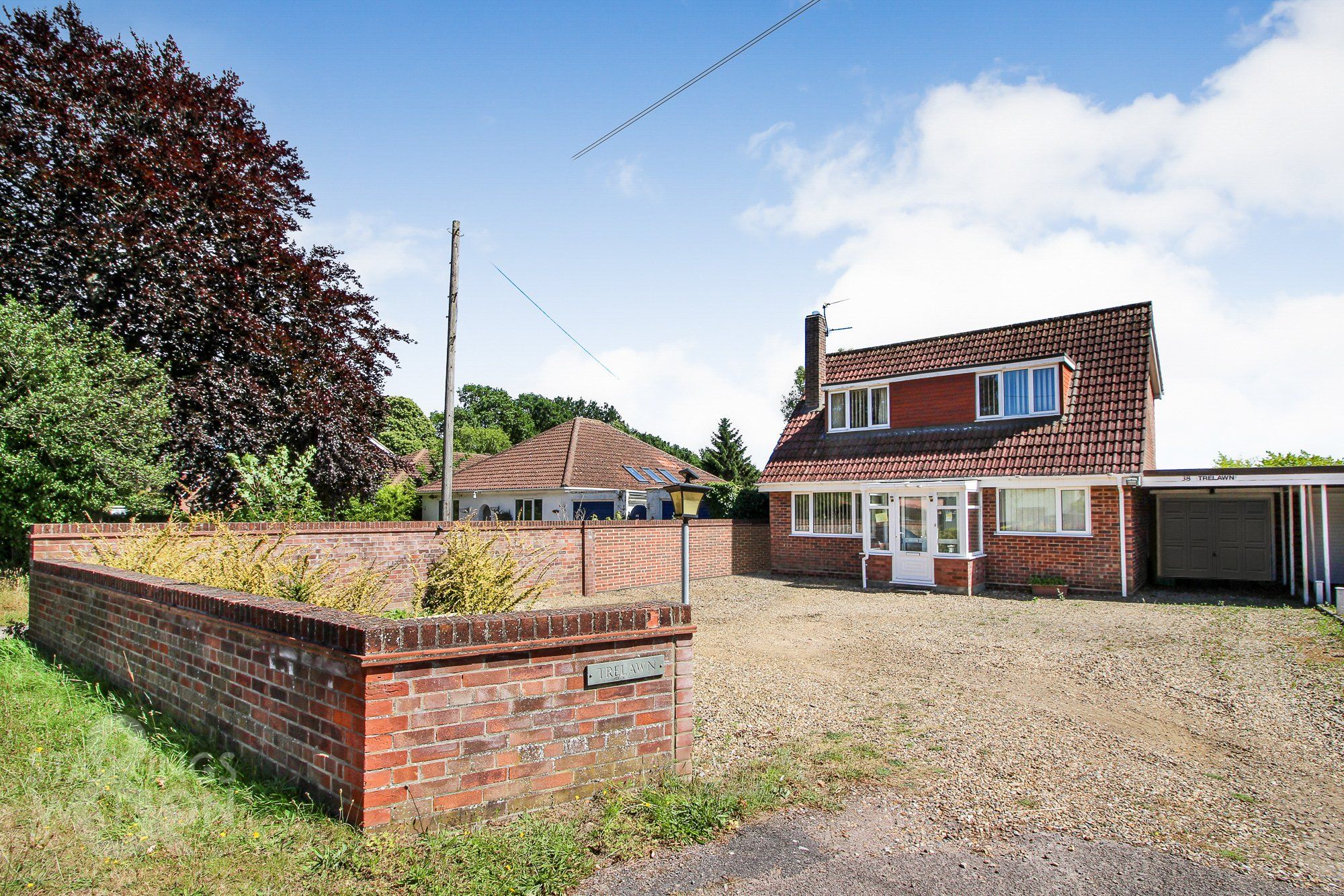 3 bed property for sale in Poringland Road, Stoke Holy Cross, Norwich