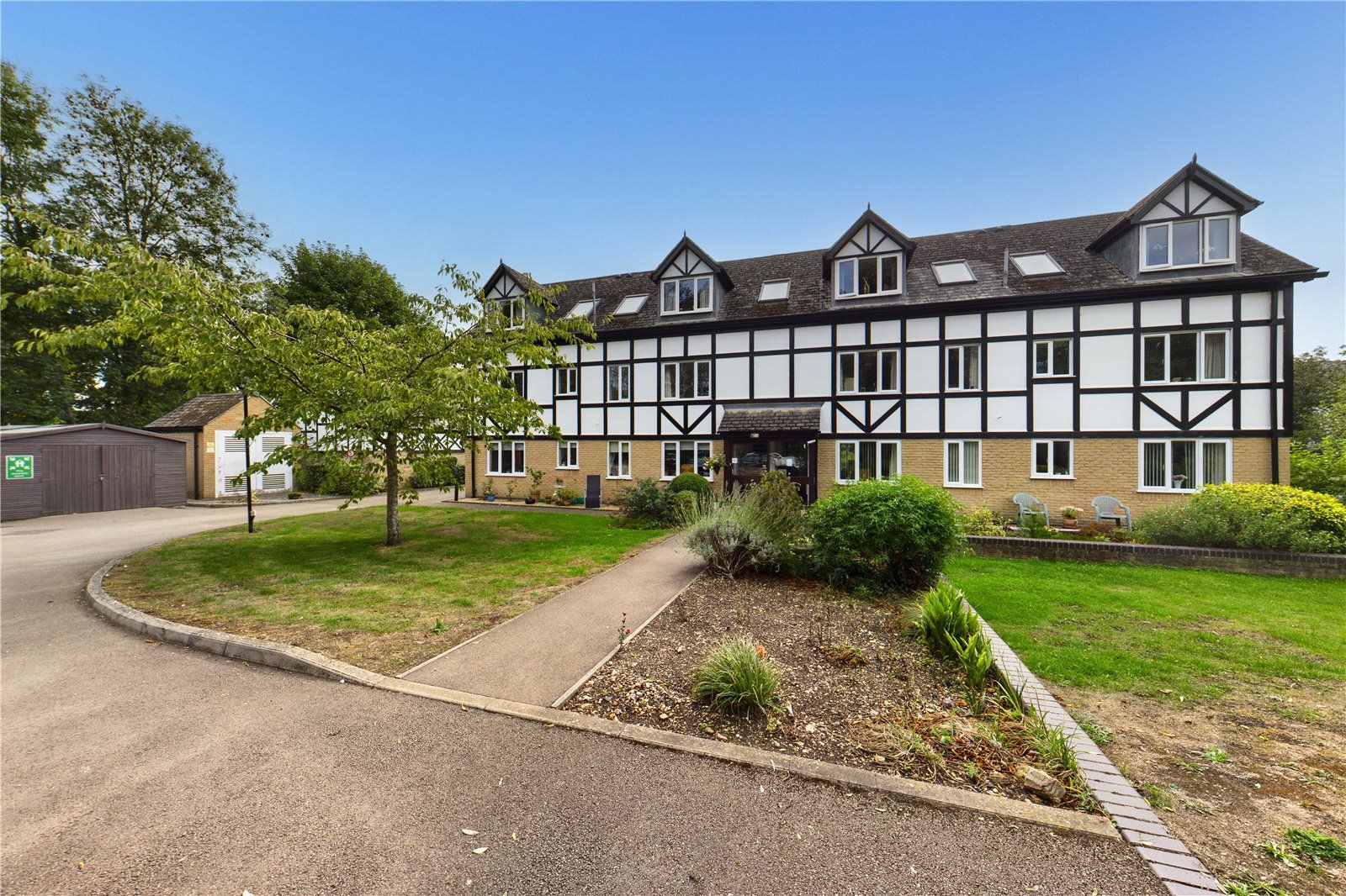 2 bed flat for sale in West Street, Godmanchester, Huntingdon