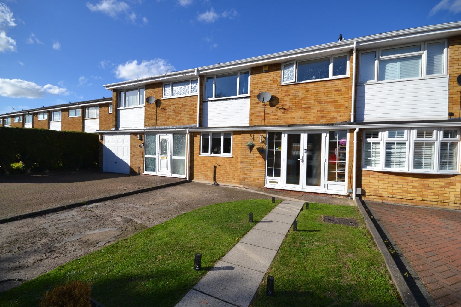 3 bed terraced house for sale in Leighton Court, Dunstable LU6 Zoopla
