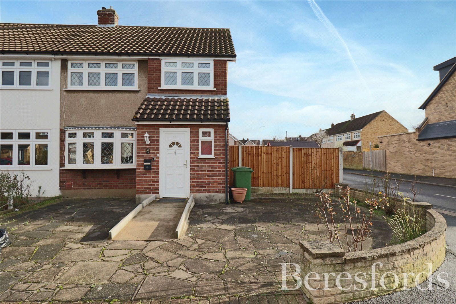 3 bed semidetached house for sale in Oxford Avenue, Hornchurch RM11