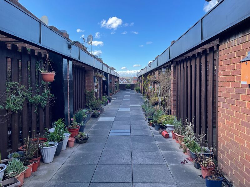 1 bed flat for sale in Burnt Oak Broadway, Burnt Oak, Edgware HA8 Zoopla