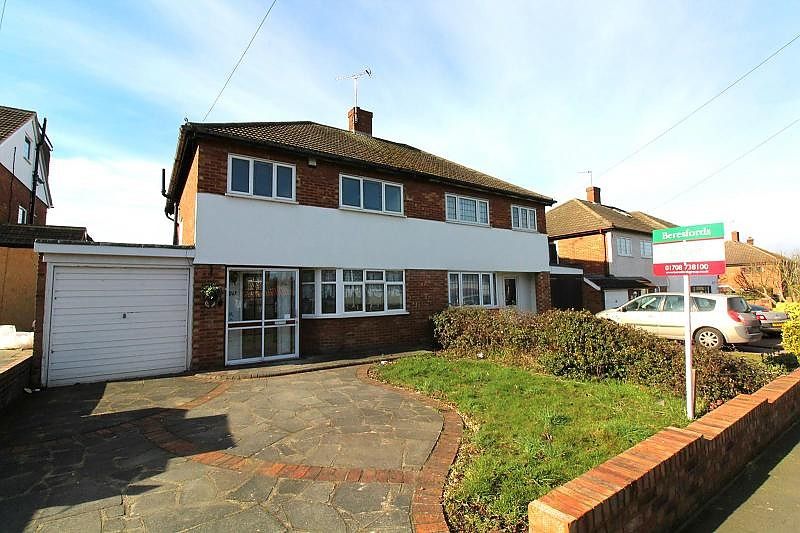 3 bed semidetached house to rent in Huntsmans Drive, Upminster RM14