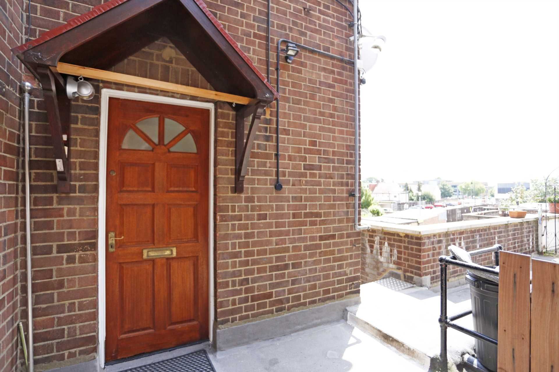 2 bed flat to rent in High Street, Barkingside IG6 Zoopla