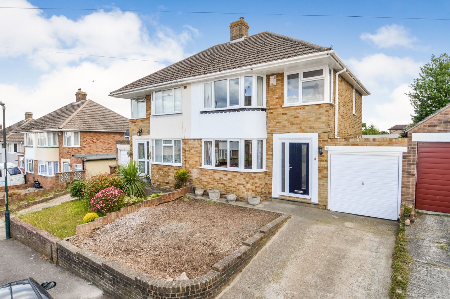 3 bed semidetached house for sale in Lingley Drive, Wainscott