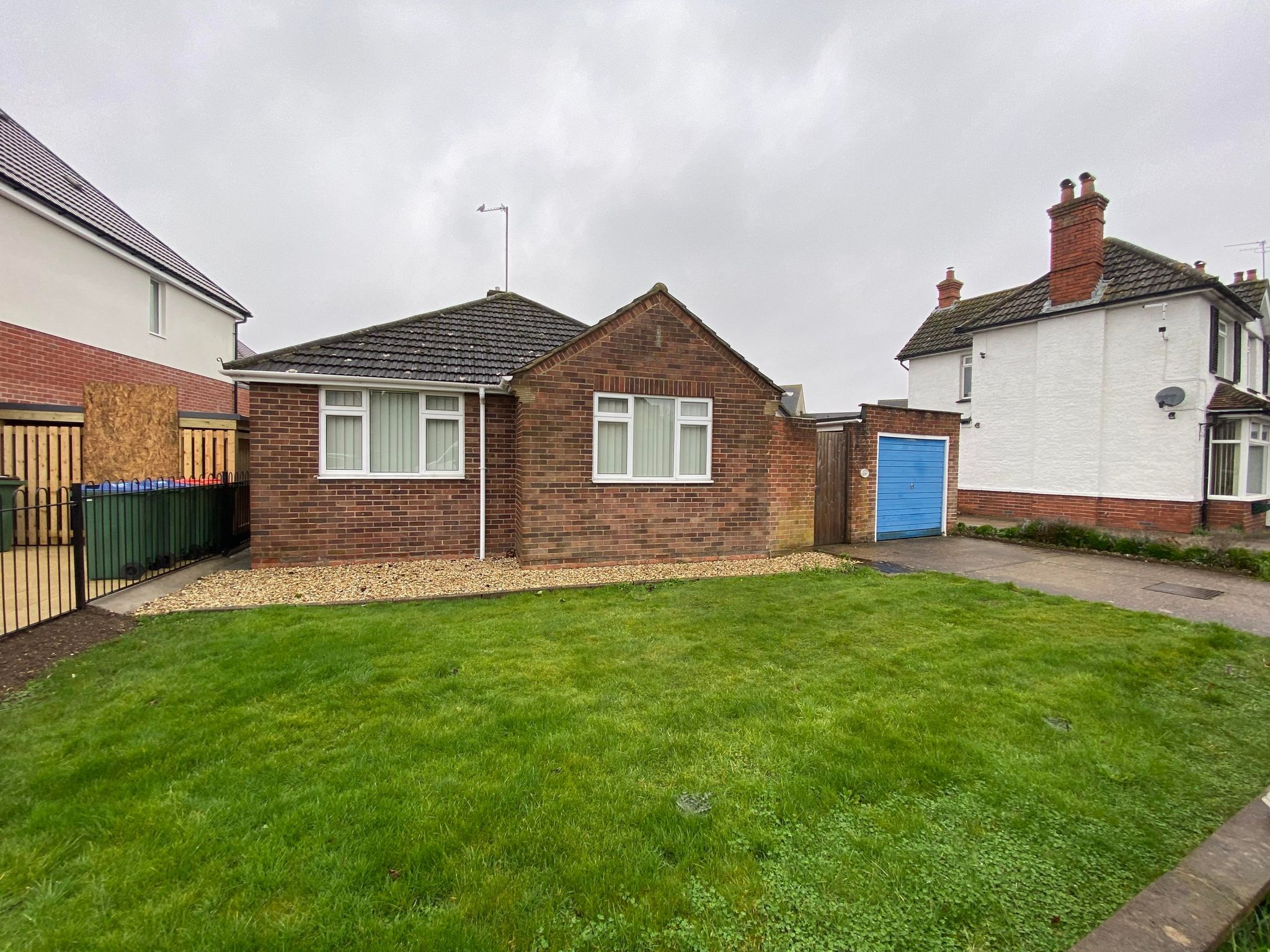 2 bed detached bungalow for sale in Station Road, Thatcham RG19 Zoopla