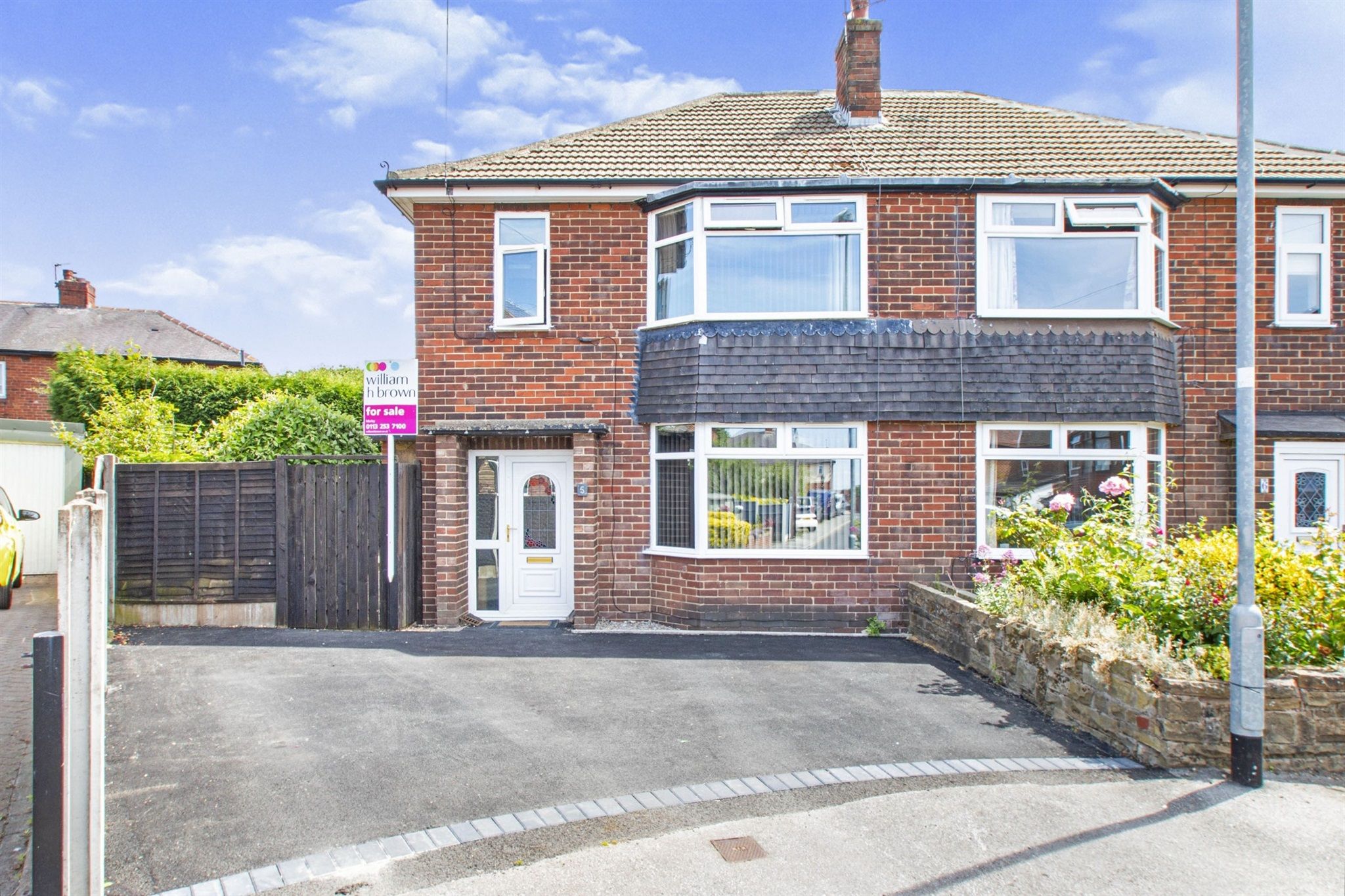 3 bed semidetached house for sale in Woodhouse Close, East Ardsley