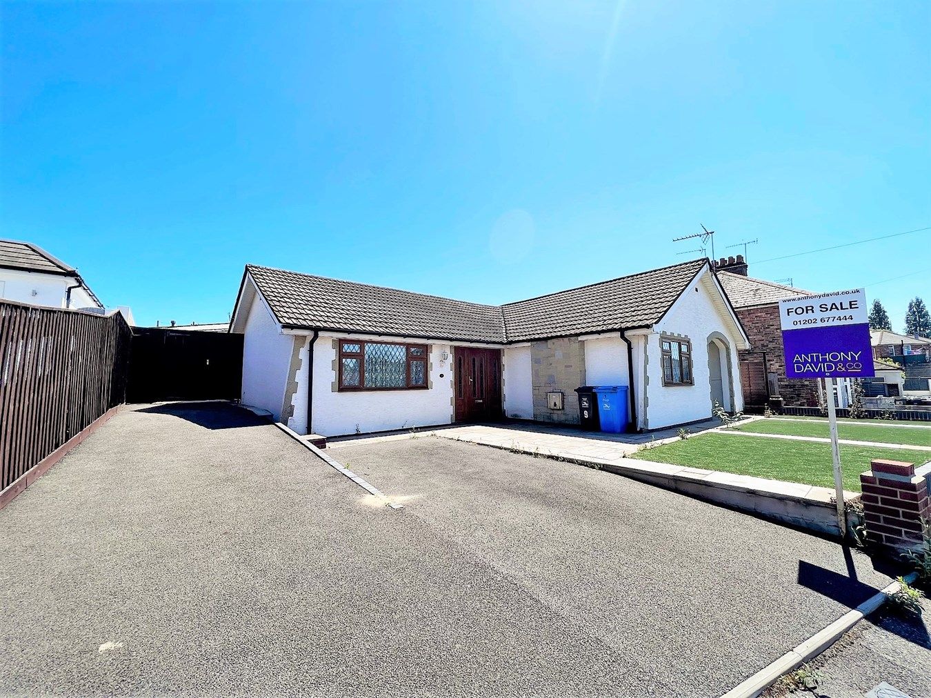 3 bed detached bungalow for sale in Dunstans Lane, Oakdale, Poole BH15