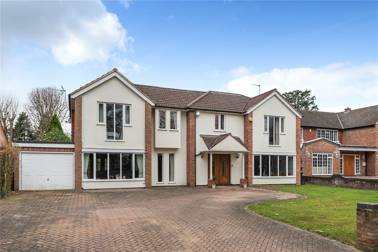 5 bed detached house for sale in Upland Drive, Brookmans Park