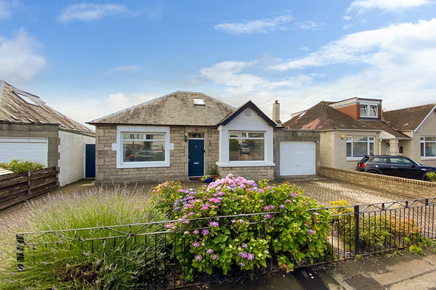 4 bed detached bungalow for sale in 11 Craigmount Park, Corstorphine