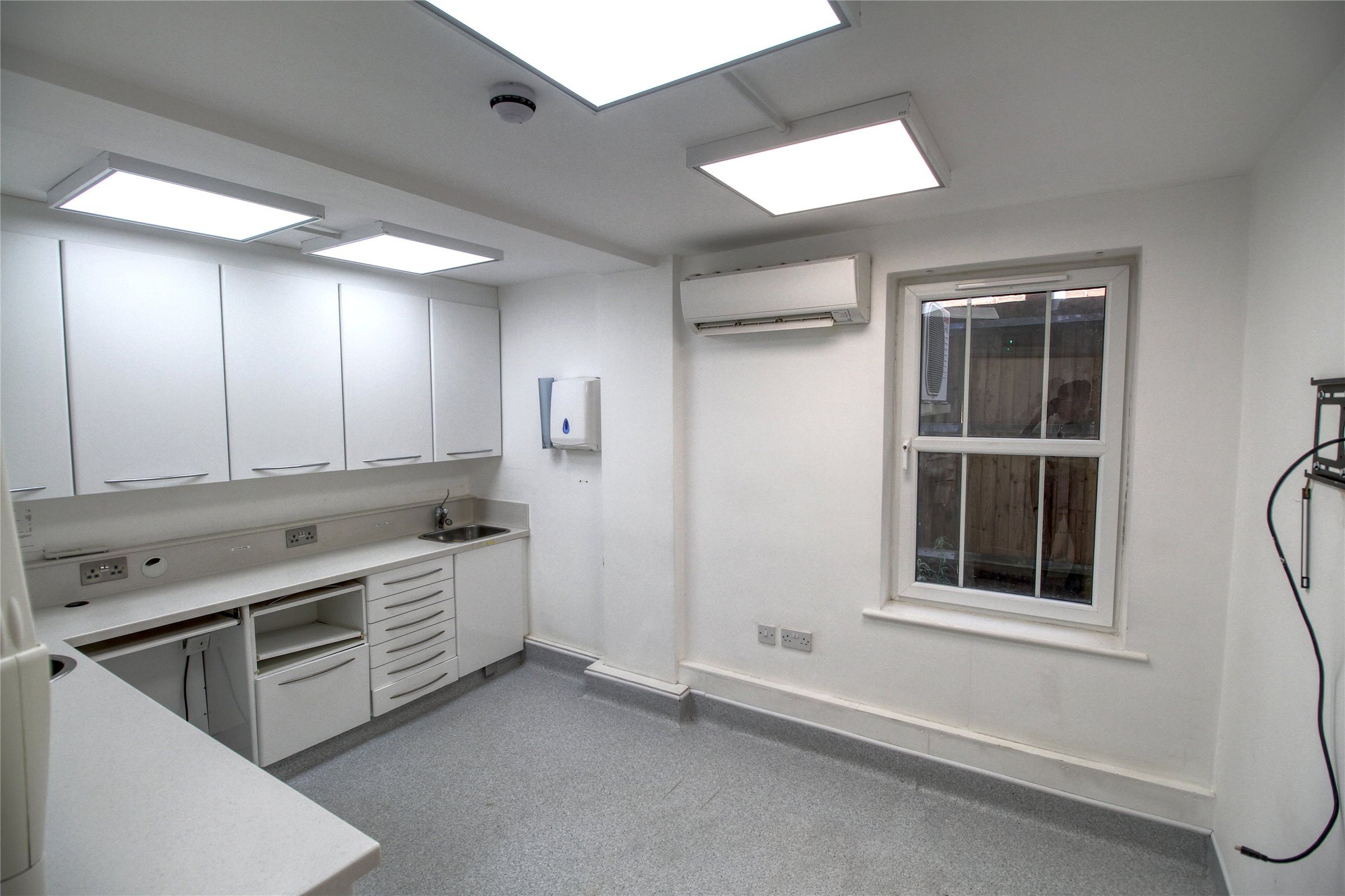 Commercial property to let in High Street, Horley, Surrey RH6 Zoopla