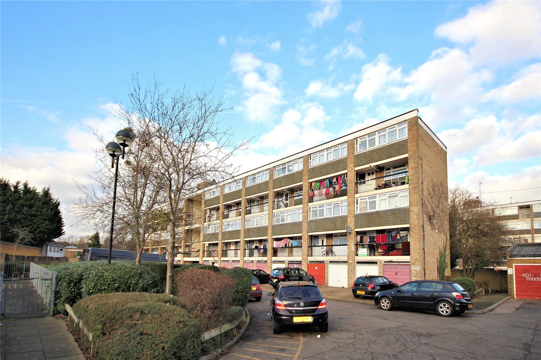 3 bed for sale in Walton Court, Woking GU21 Zoopla