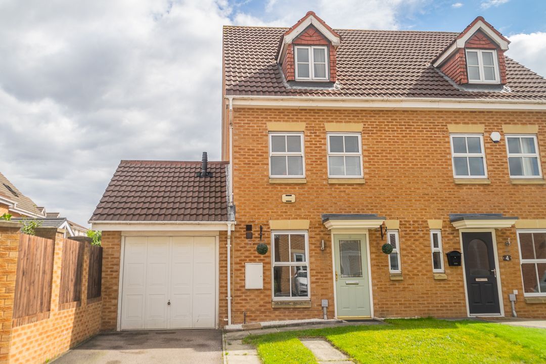 3 bed semidetached house for sale in Padgett Way, Alverthorpe