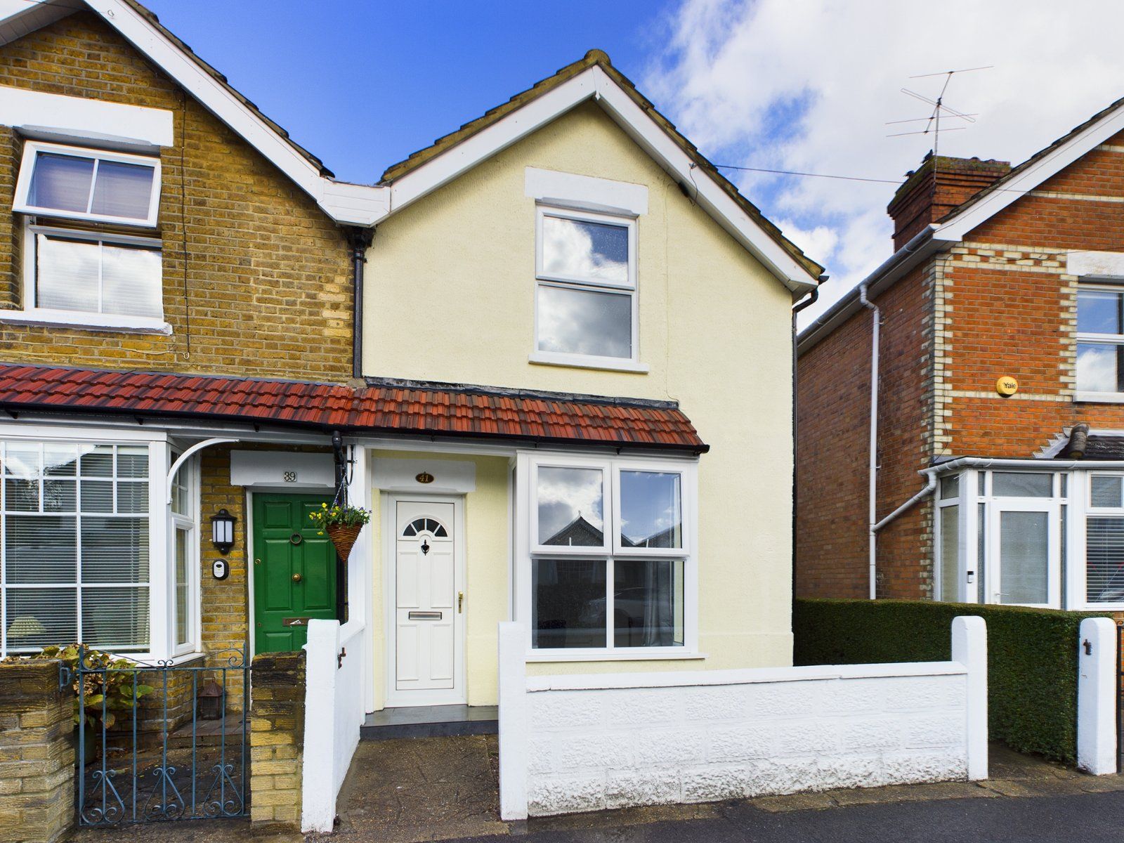 2 bed semidetached house for sale in Liberty Hall Road, Addlestone