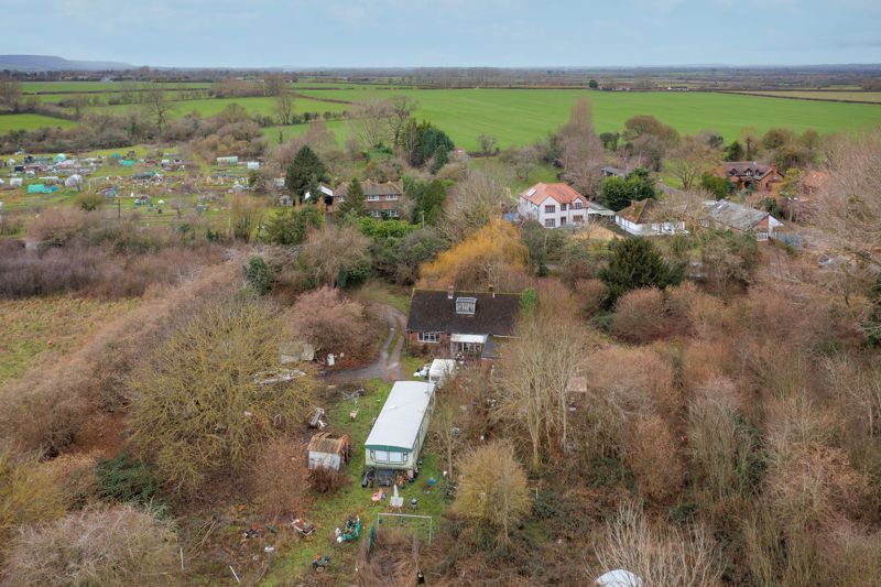 3 bed detached bungalow for sale in Marsh Road, Little Kimble