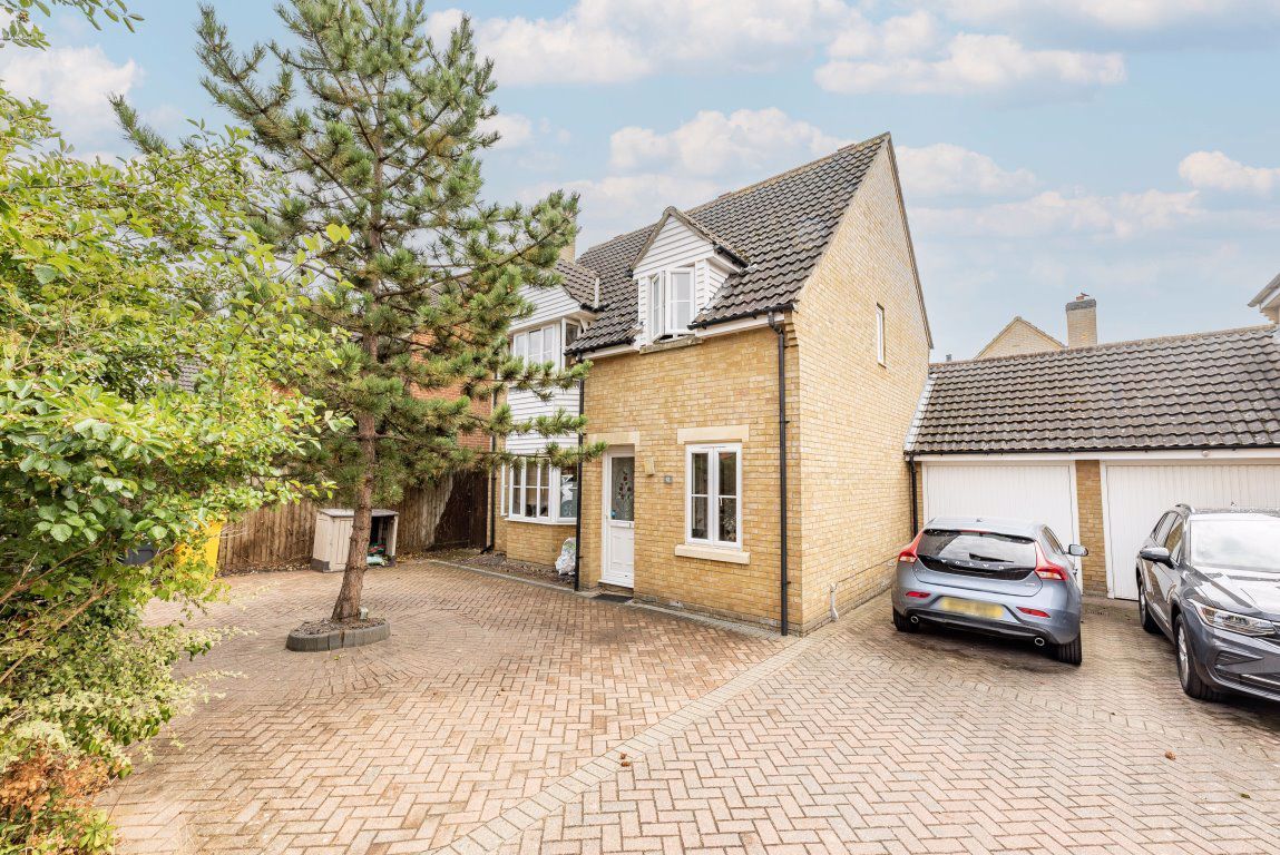 4 bed property to rent in Cypress Court, Dunmow CM6 Zoopla