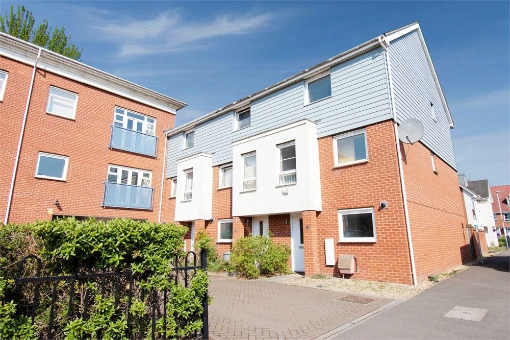 Wraysbury Drive, Yiewsley, West Drayton, Greater London UB7  