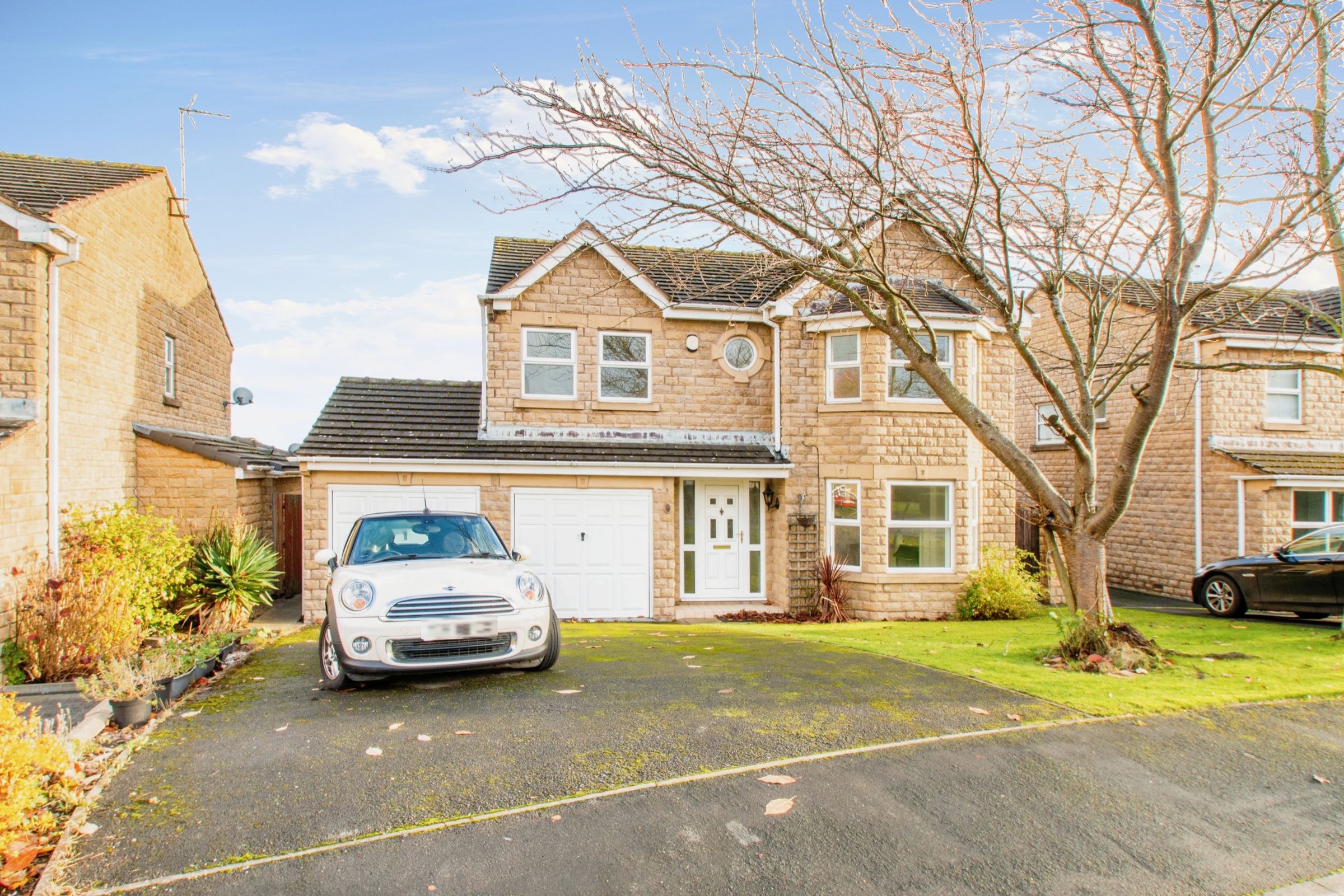 4 bed detached house for sale in Barkers Well Garth, New Farnley, Leeds