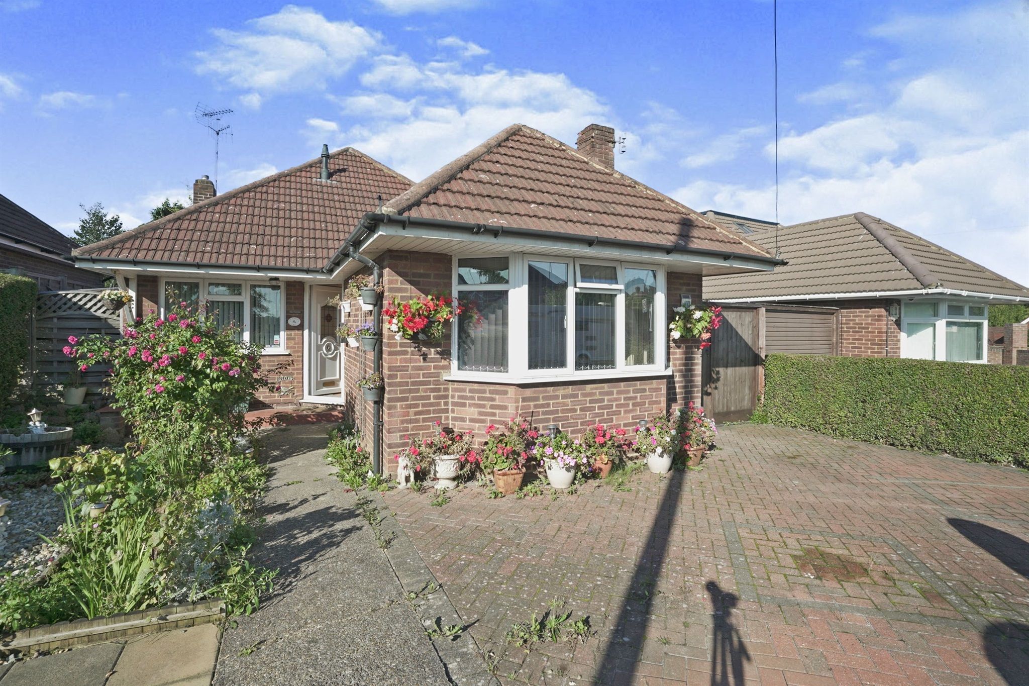 3 bed detached bungalow for sale in Wadhurst Avenue, Luton LU3 Zoopla