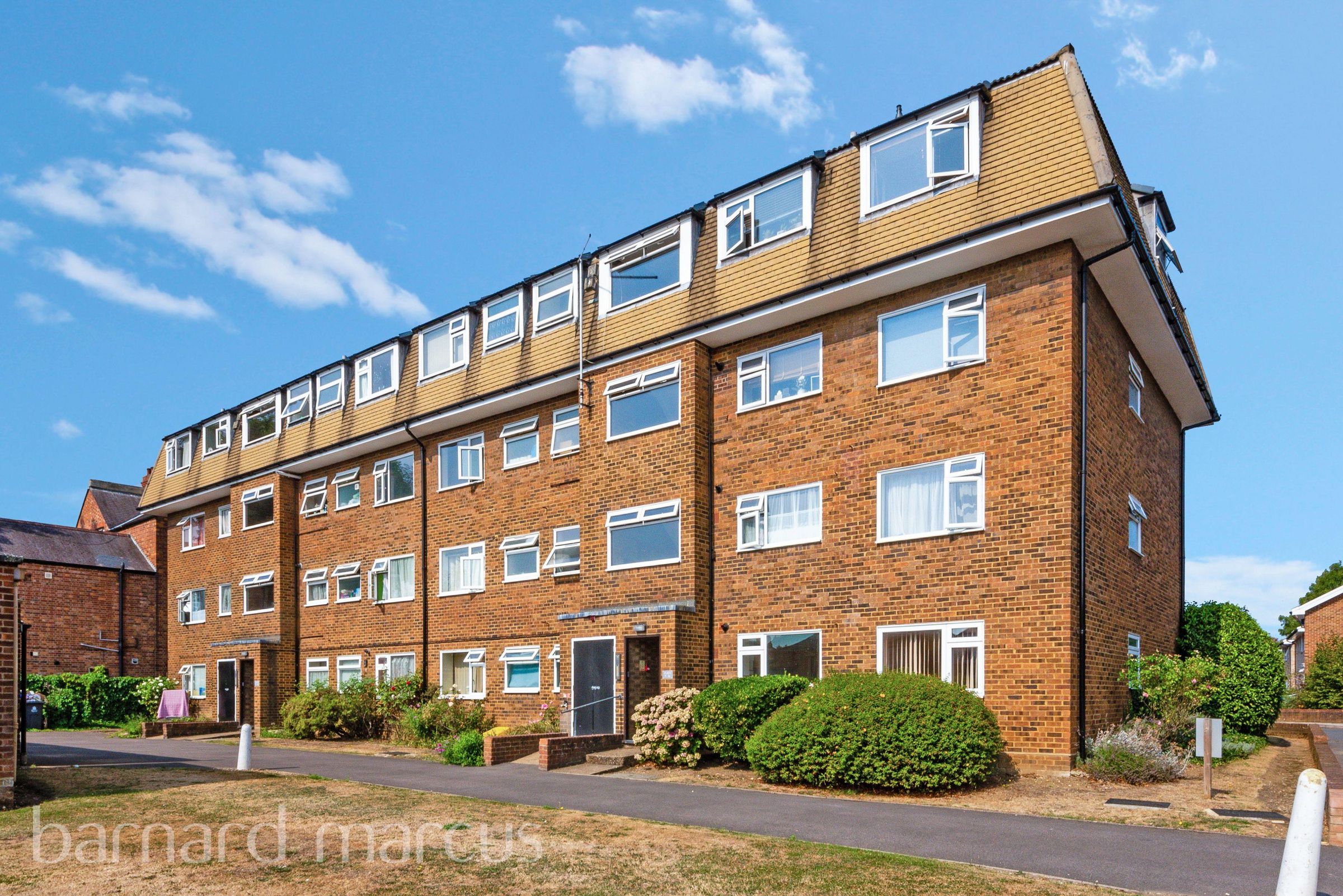 2 bed flat to rent in Rodney Close, New Malden KT3 Zoopla