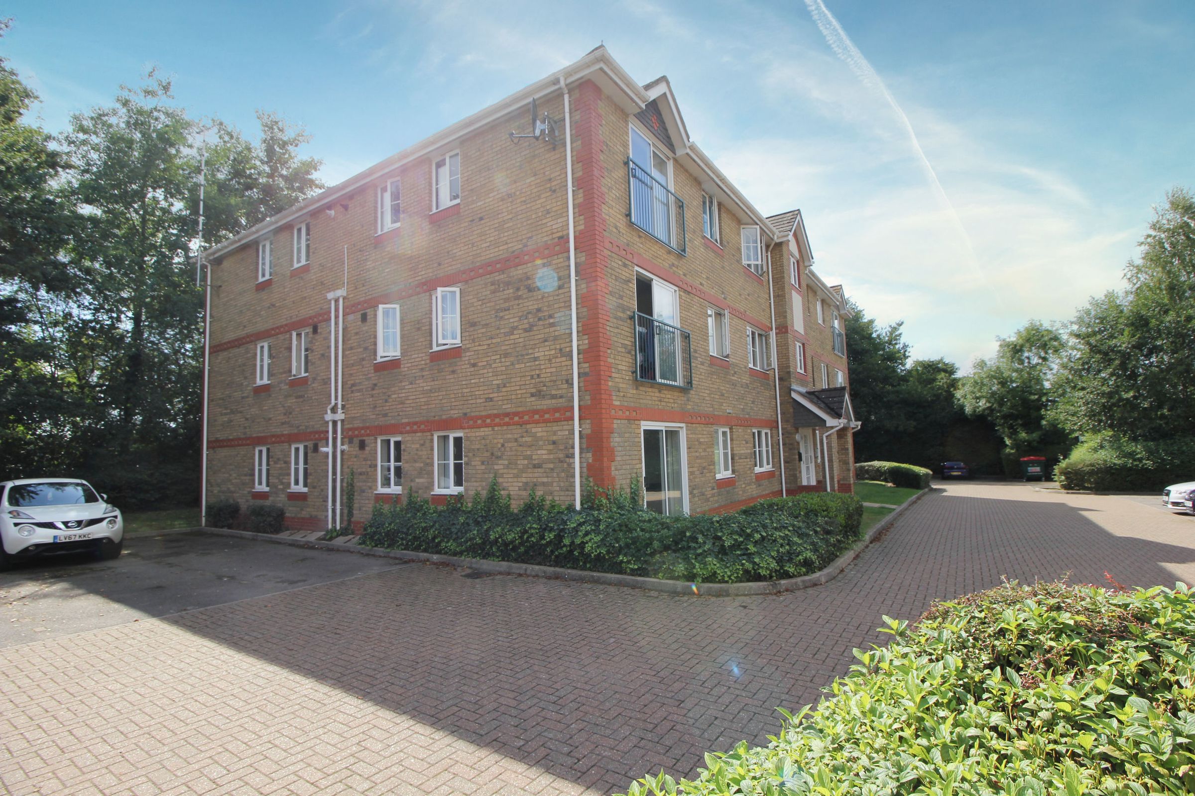 2 bed flat to rent in Delfont Close, Maidenbower, Crawley RH10 Zoopla