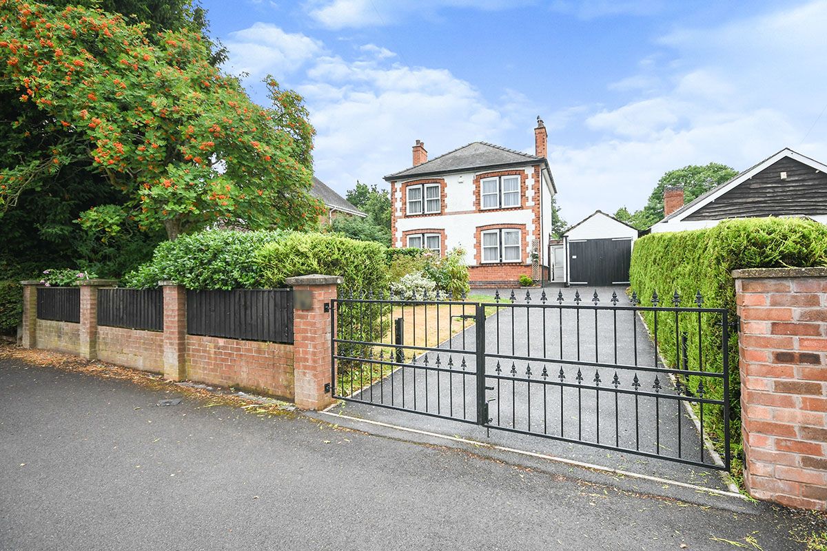 3 bed detached house for sale in Carsic Lane, SuttonInAshfield NG17