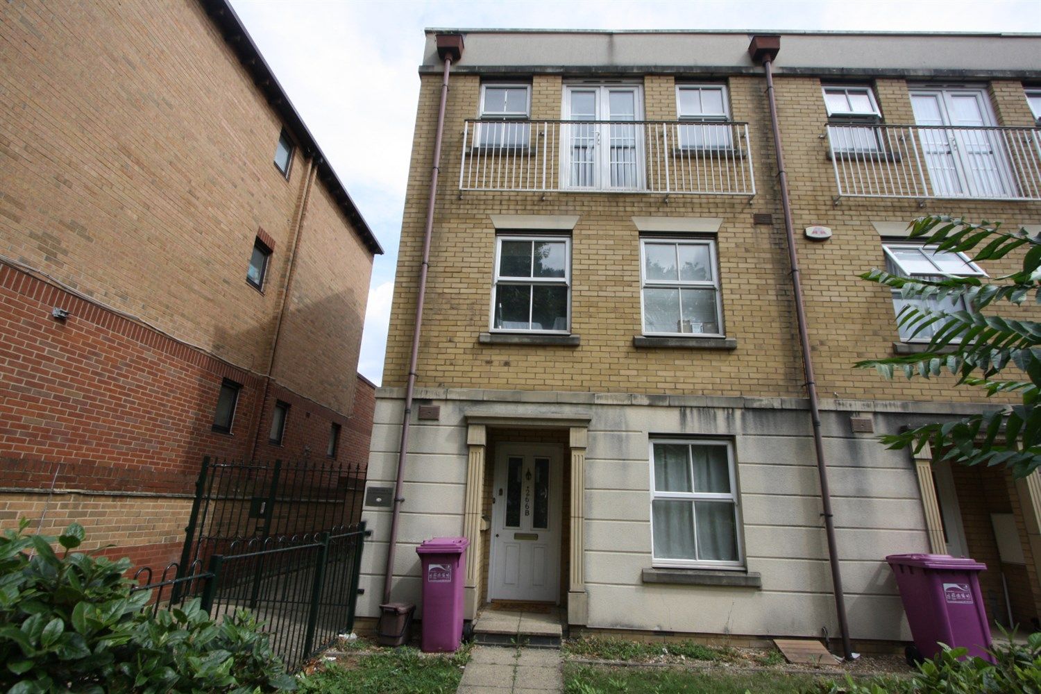 1 bed semidetached house to rent in Manchester Road, Isle Of Dogs E14