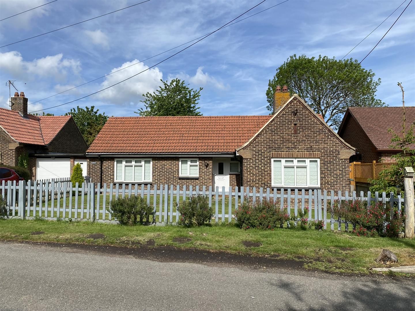 2 bed bungalow to rent in Church Road, Cobham, Gravesend DA13 Zoopla