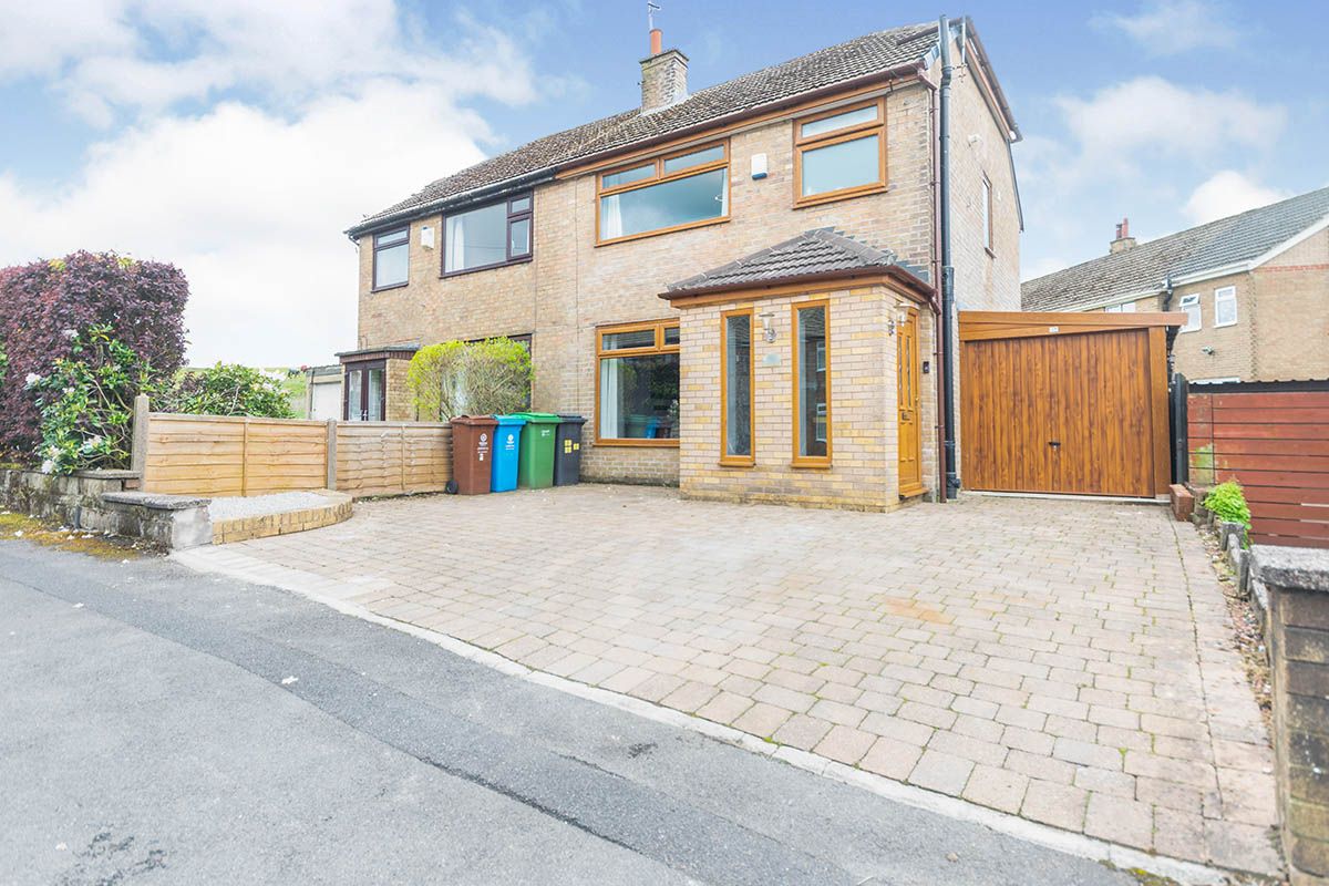 3 bed semidetached house for sale in Haugh Hill Road, Oldham, Greater